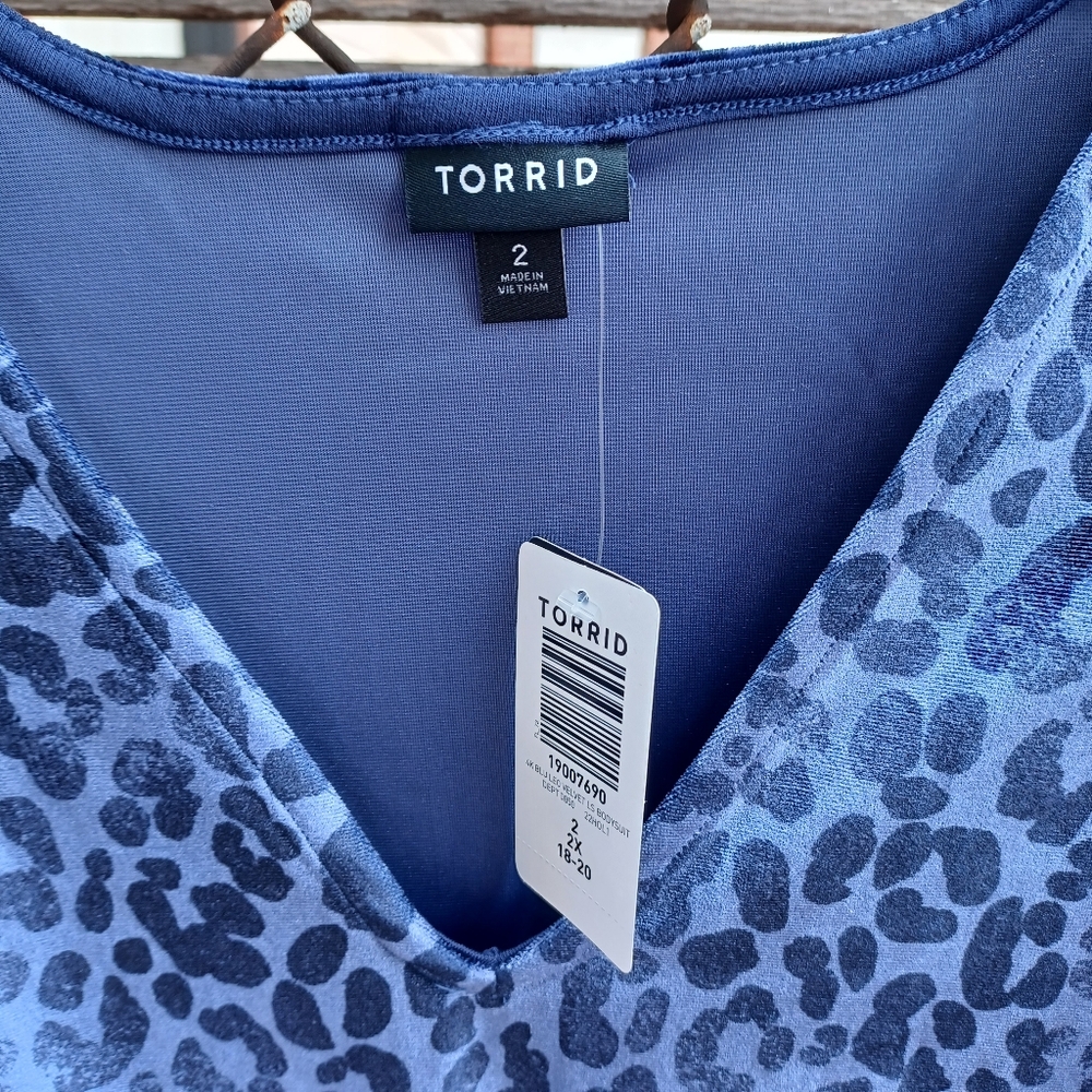 Torrid Leopard Cheetah Stretch Blue Velvet V-Neck Long Sleeve Bodysuit 2X 3X 4X - Picture 9 of 11